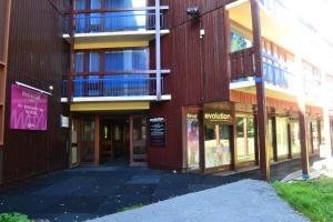 Résidence Bellecote - Appartement 2 pièces 5 personnes au centre de la station dArc 1800, pied des pistes et proche des commerces dans le village du MAE-2067