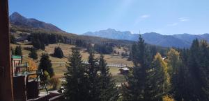 Résidence Bellecote - Appartement 2 pièces 5 personnes au centre de la station dArc 1800, pied des pistes et proche des commerces dans le village du MAE-2067