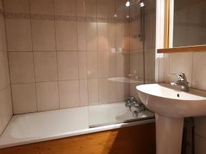 Résidence Cachette - Appartement 2 pièces 4 personnes à Arc 1600 en centre station proche des pistes et des commerces MAE-2095