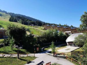 Résidence Les Charmettes - Studio 2 personnes à Arc 1600 agréable belle vue sur les pistes proche des pistes et des commerces MAE-2165