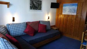 Résidence Belles Challes - Studio 4 personnes à Arc 1800 skis aux pieds et proche des commerces dans le village du Charvet MAE-2208