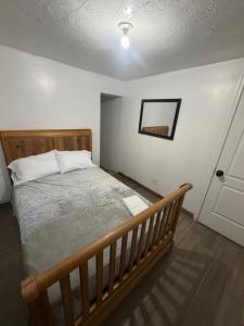 Downtown Taylor Room 4