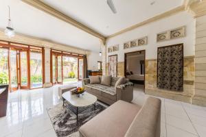 Central Seminyak 3 BR Villa 9