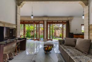 Central Seminyak 3 BR Villa 9