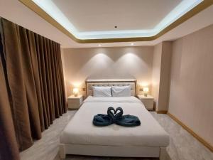 Executive 1br near airport & Malls