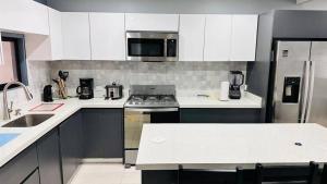 3 bed 2 bath 15 min from airport