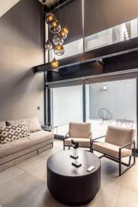 A few steps from the CAS in the Americana