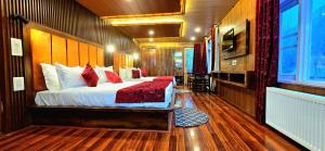 Hotel Heaven Heights