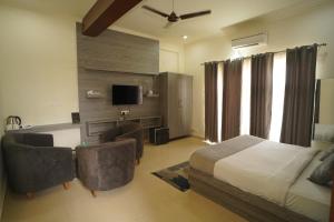 Hotel HSR & Tribe Skybar