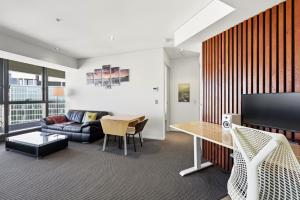 Central Brisbane Stay with Gym and Pool Access