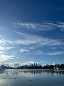 Beachside Bliss Middle Park - CBD & Sea in Moments