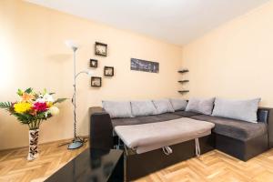 Downtown Varna Suite - Free Parking & Near Beach by ApartMAX