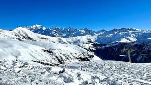 Résidence Les Mousquetaires - Situation idéale au pied des pistes et proche des commerces MAE-3154