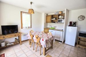 Résidence Le Schuss 1 - Appartement au pied des pistes avec terrasse vue Mont-Charvin MAE-3434