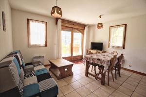 Résidence Le Schuss 1 - Appartement au pied des pistes avec terrasse vue Mont-Charvin MAE-3434