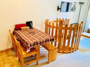 Résidence Val Coeur Bat A - Appartement 2 pièces 4 personnes agréablement situé à Val dIsère à 350m du centre du village et à 300m des pistes MAE-3284