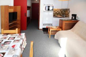 Résidence Pic Vert - départ skis aux pieds MAE-8494