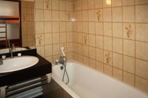 Résidence Pic Vert - départ skis aux pieds MAE-8494