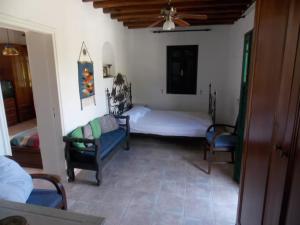 Sifnos stone house maison de pierre stone house