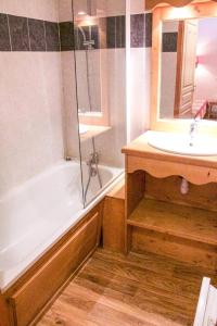 Résidence Les Eglantines - 2 pièces 6 personnes place centrale les Orres 1800 MAE-4824