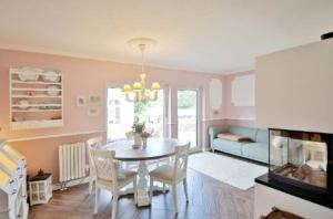 Wellness Oase mit Schwimmteich Whirlpool Sauna