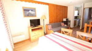 Résidence Parc Aux Etoiles - CH33PAE - CHALET TRIPLEX 4 CHAMBRE, TERRASSE ET BALCON MAE-2274