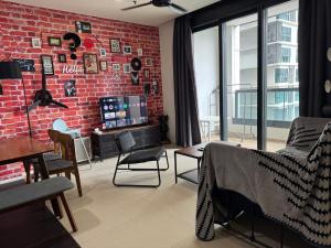 Luxury 2BR Arcoris Mont Kiara 6 pax Netflix Spacious