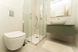 Big balcony apartment with sea view, 2 BDR, 06