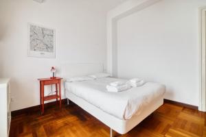 Just Urban Stays - Bright and modern flat with terrace