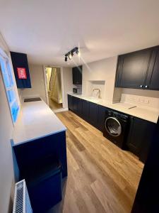 6-bed house only 1 mile to the racecourse!