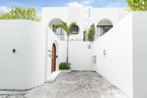 2BR Luxury Smart Mediterranean Villa Batu Bolong Canggu 5 min to beach