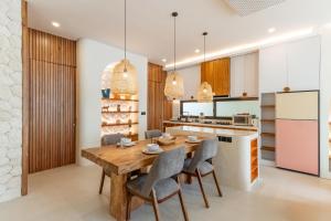 2BR Luxury Smart Mediterranean Villa Batu Bolong Canggu 5 min to beach