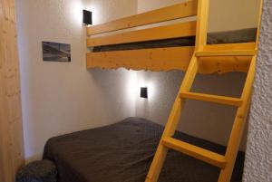 Residence Hotel Aiguille Rouge - Studio pour 4 personnes à Arc 2000 ski aux pieds, au centre de la station, près des commerces, du bowling et de la patinoire MAE-7104