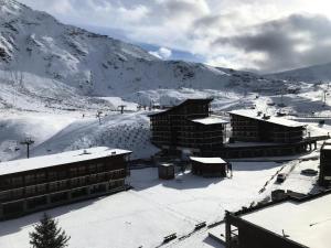 Residence Hotel Aiguille Rouge - Studio pour 4 personnes à Arc 2000 ski aux pieds, au centre de la station, près des commerces, du bowling et de la patinoire MAE-7104