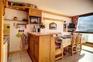 Résidence Danchet - Appartement duplex ensoleillé · Départ et retour skis aux pieds · Balcon MAE-9994