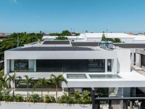 Modern Luxury 4BR Walk to Liga Tennis