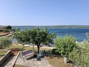 House Maslina 10 m from beach