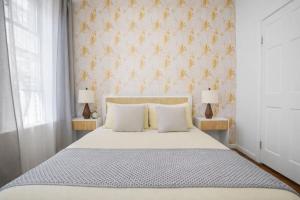 Classy 2BD Home in Manhattan