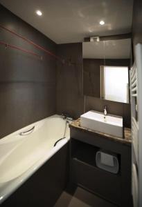 Résidence Aravis - Appartement moderne & lumineux · Centre station · Balcon MAE-0124