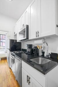 Classy 2BD Home in Manhattan