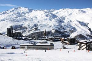 Résidence Dorons - Appartement rénové · Centre station · Balcon MAE-0734