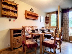 Résidence Boedette A - Appartement confortable · Départ et retour skis aux pieds · Balcon MAE-1004