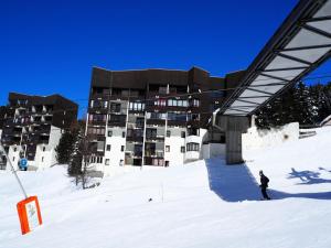 Résidence Le Sorbier - Appartement rénové · Départ et retour skis aux pieds · Vue sur les pistes MAE-1294