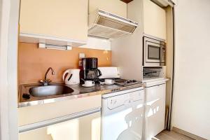 Résidence Le Sorbier - Appartement lumineux · Départ et retour skis aux pieds · Vue sur les pistes MAE-1714