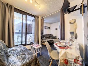 Résidence Genepi - Studio standard · Proche des pistes et des commerces · Balcon sud-est MAE-1814