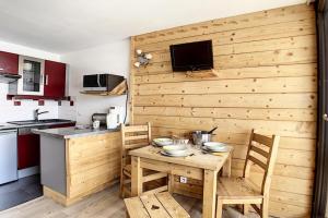 Résidence Dorons - Studio rénové · Centre station · Balcon MAE-1904