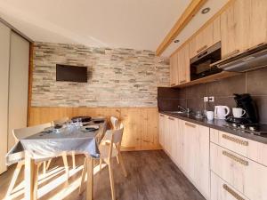 Résidence Ski Soleil - Appartement rénové · Départ ski aux pieds · Balcon MAE-1254