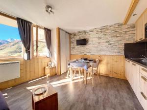 Résidence Ski Soleil - Appartement rénové · Départ ski aux pieds · Balcon MAE-1254