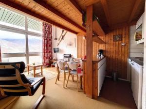 Résidence Evons - Appartement duplex agréable · Départ et retour ski aux pieds · Balcon MAE-2284