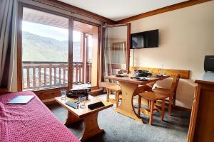 Résidence Valmonts A - Appartement standard · Départ ski aux pieds · Balcon MAE-2414